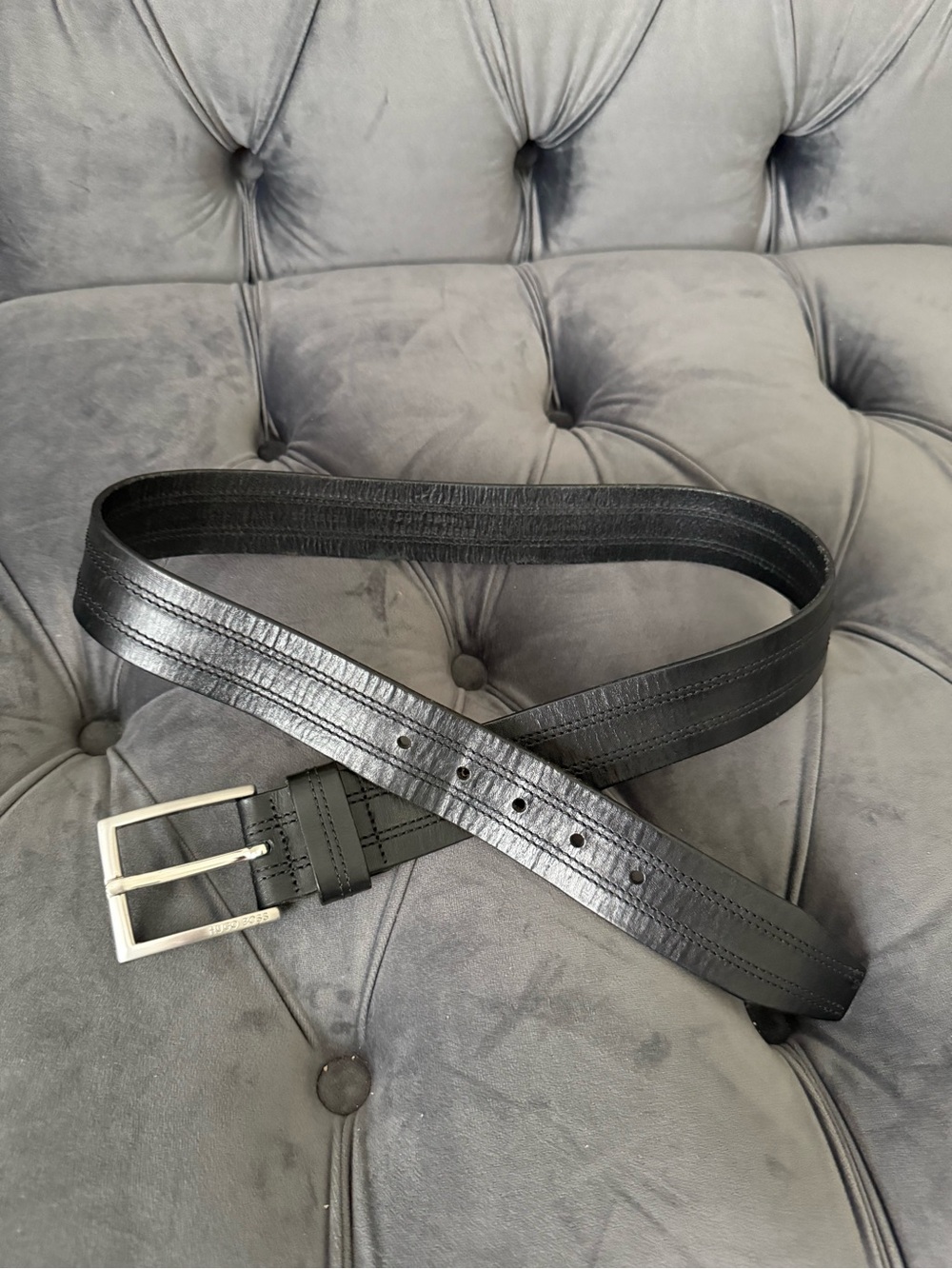 Hugo Boss Black Leather Men's Belt with Silver Buckle size 85/32